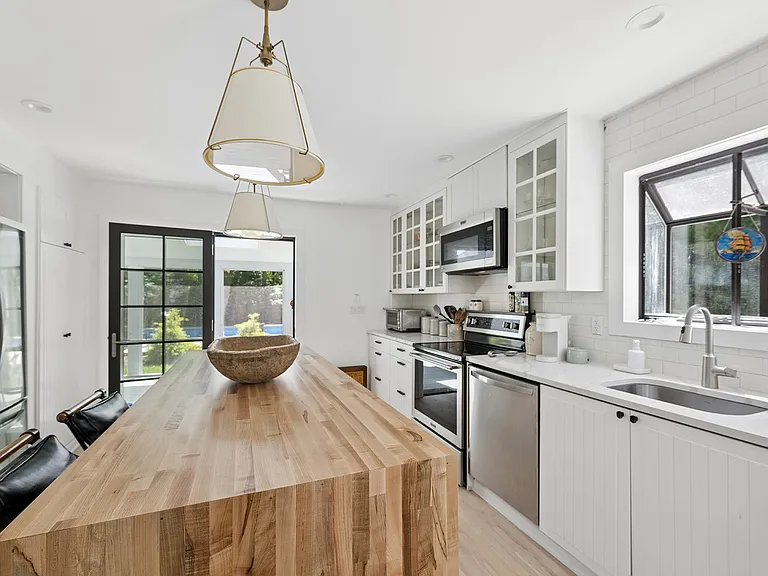 56 Underwood Dr — Photo 17