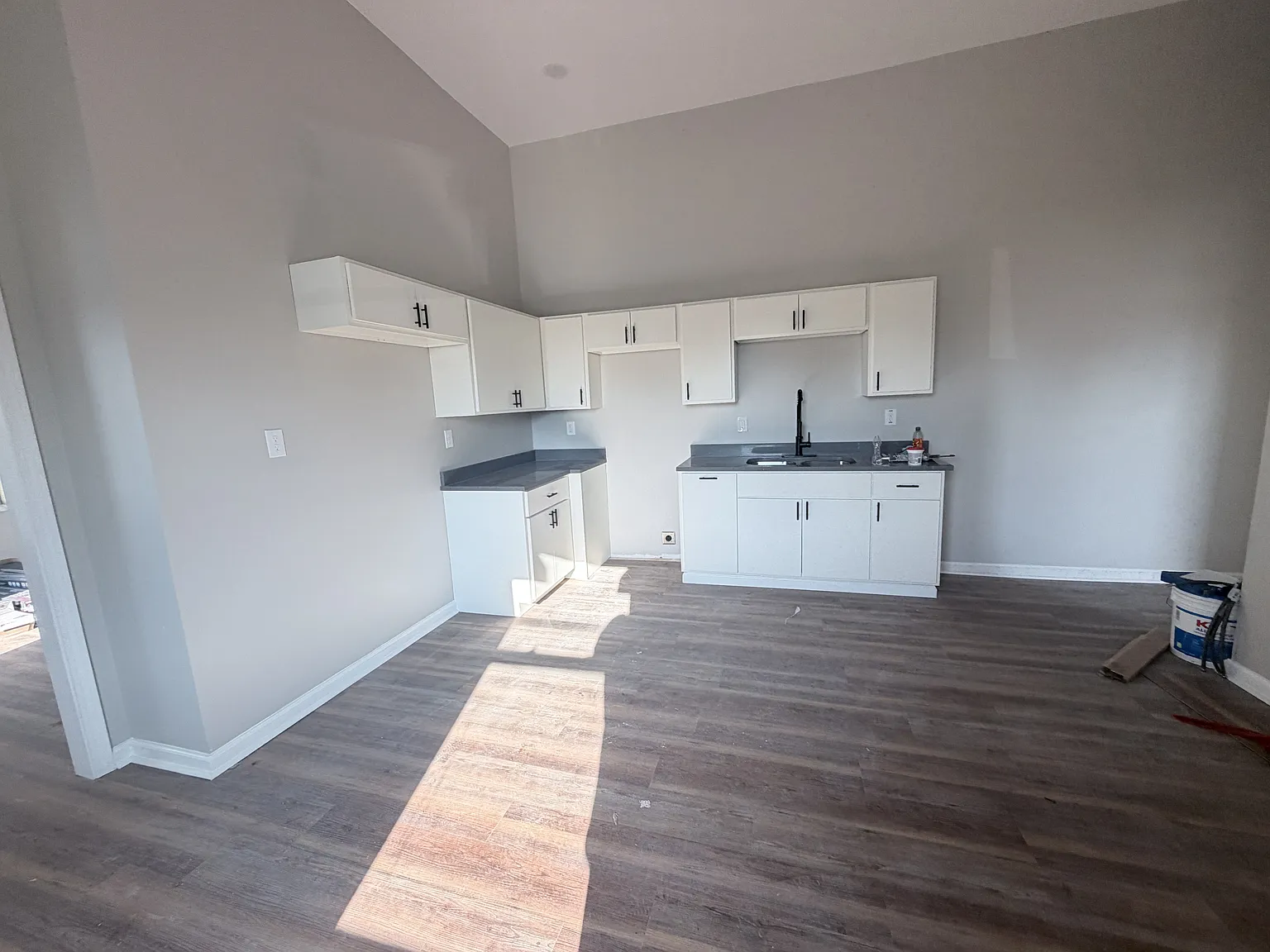 5 bed, 2424 sqft, $3,750 — Photo 3