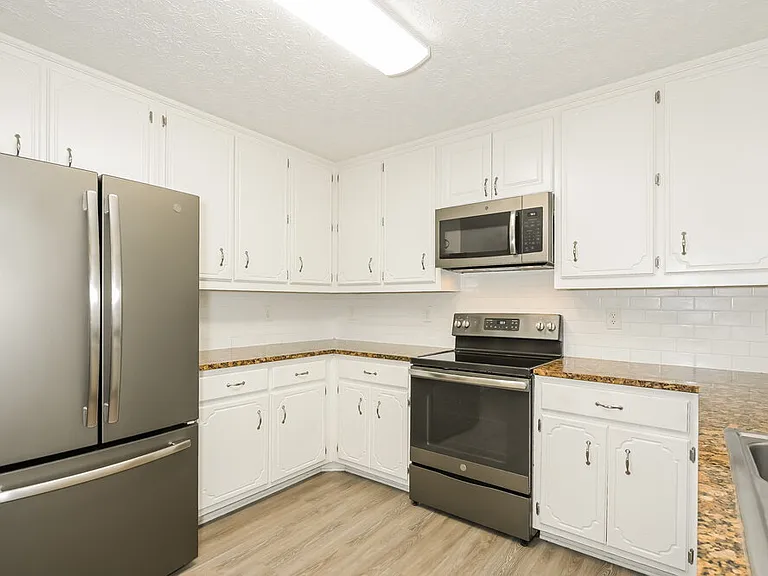 172 Williamsburg Way — Photo 8