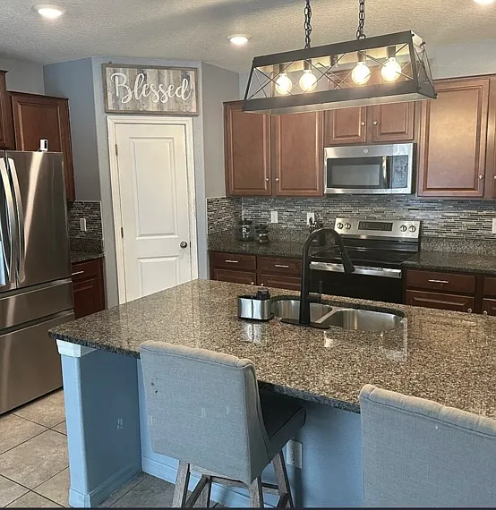 4 bed, 2.5 bath, 1870 sqft, $2,750 — Photo 2