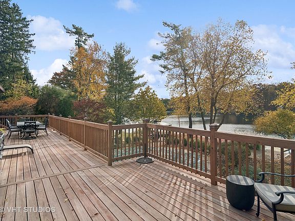 4th image of 21699 N Pine Grove Ct