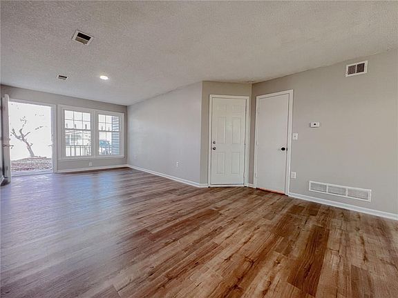 4th image of 1413 SE 8th St #1413