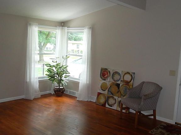 4th image of 510 Pecan Ave