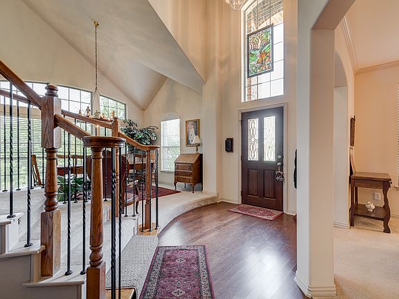 3rd image of 843 Luxor Ct