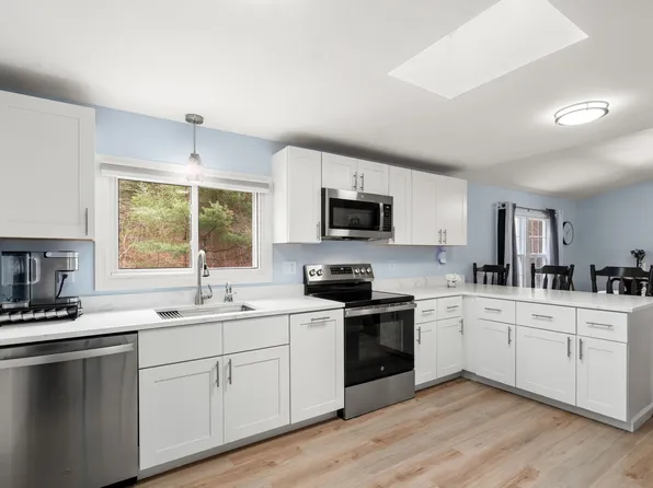36 Presidents Way, Carver, MA 02330
