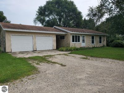 3753 S Shepherd Rd, Mount Pleasant, MI, 48858