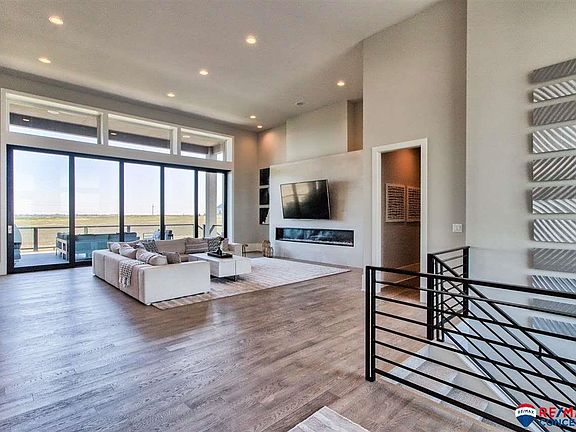 5th image of 6272 Waters Edge Dr