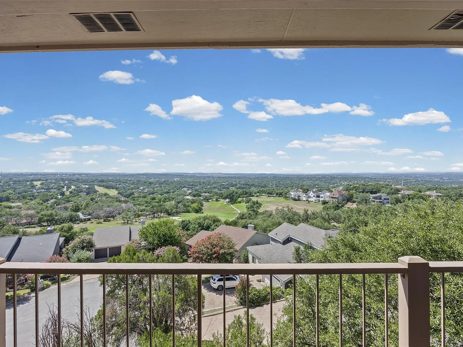 4 bed, 3.5 bath, 3143 sqft, $3,900 — Photo 4