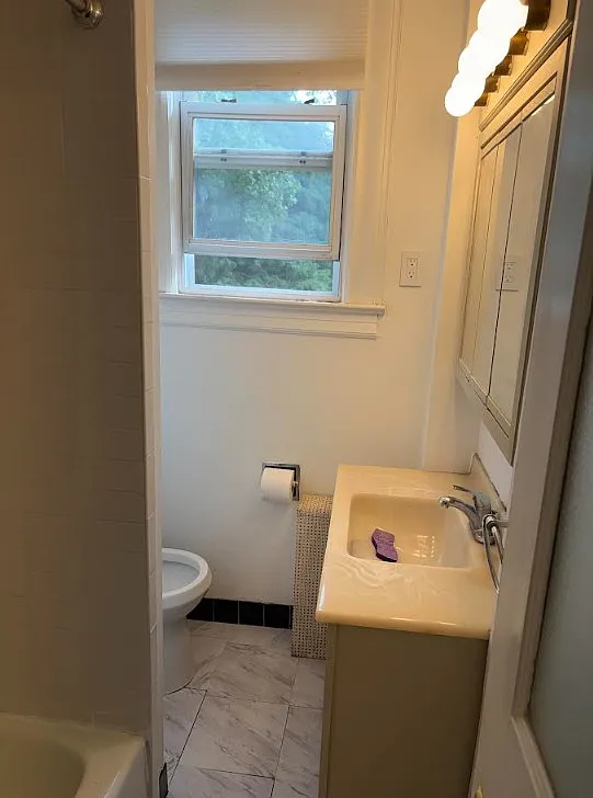 3 bed, 600 sqft, $4,000 — Photo 2