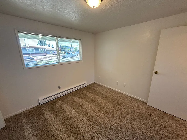 926 SE Uglow Ave #3 — Photo 11