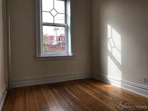 2nd image of 115 Washington Pl APT 16