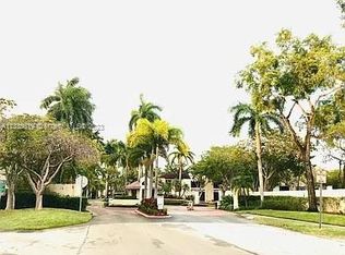 20320 NE 3rd Ct APT 11, Miami, FL 33179