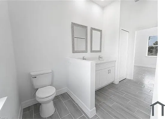 1251 Bari St E — Photo 8