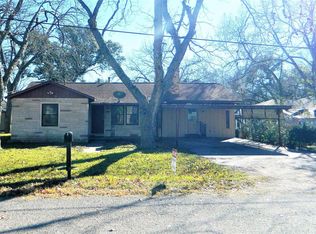 221 Robson St, Columbus, TX 78934