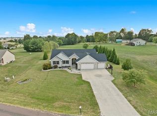 20 Glory Dr, Highland, IL 62249