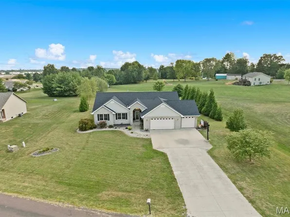 20 Glory Dr, Highland, IL 62249