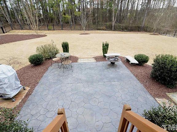 5th image of 298 Ainsley Ct