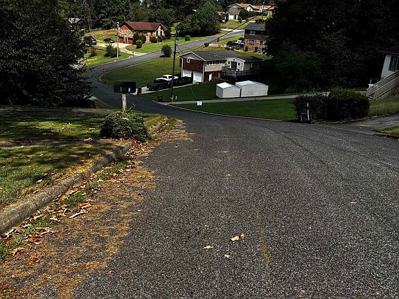 3rd image of 638 Loretta Dr