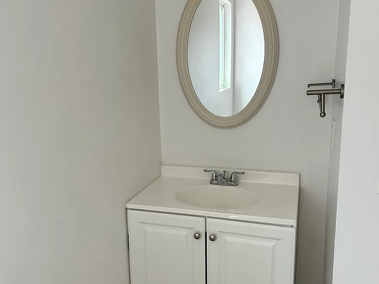 2586 Grandview St — Photo 13