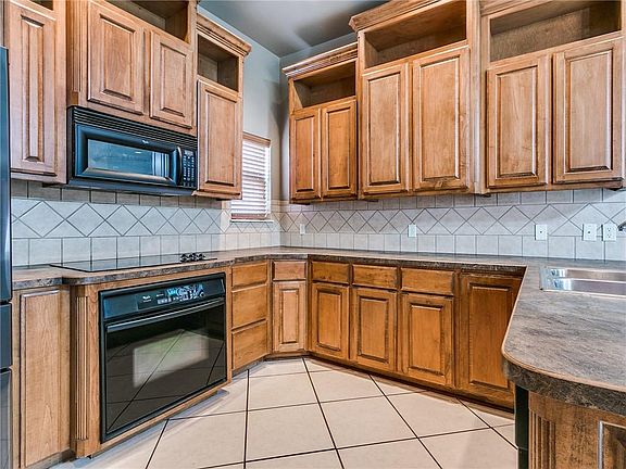 5th image of 12401 Bell Gardens Dr