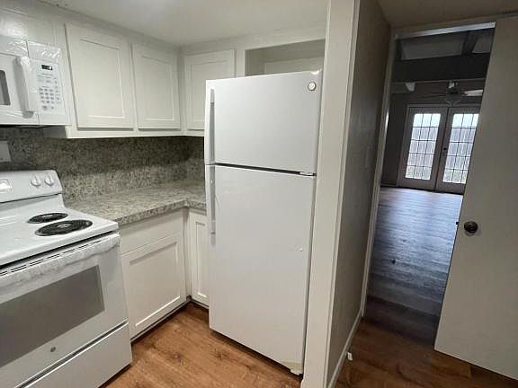 4th image of 208 E Starr Ave