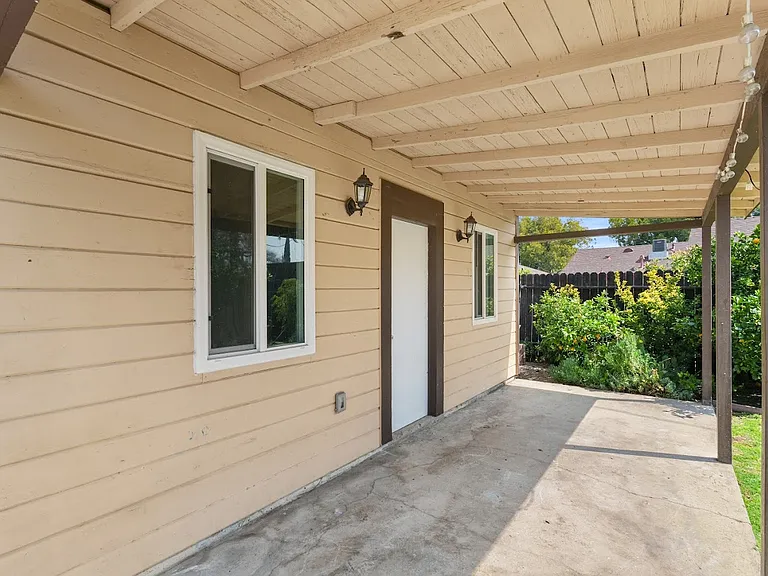 426 Santa Paula Ave — Photo 32