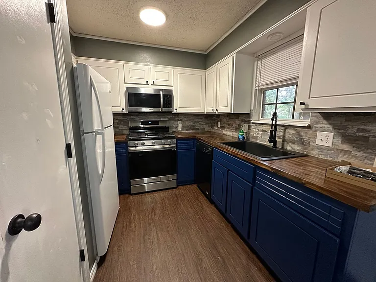 610 W 4th Pl — Photo 5
