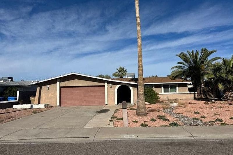 1st image of 4742 W Paradise Dr