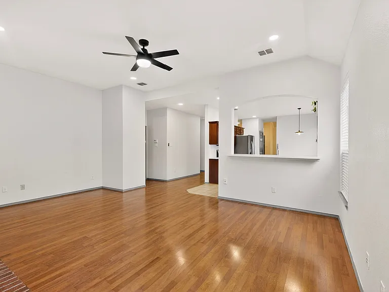 1409 Clear Creek Dr — Photo 12