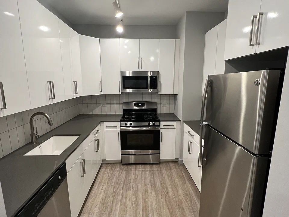 331 S Wells St #1008
