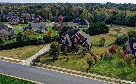 3rd image of 1012 Creekwalk Dr