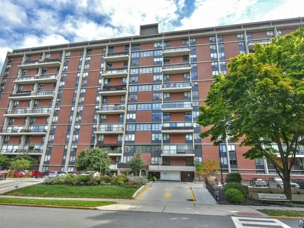 4 Horizon Rd APT 601, Fort Lee, NJ 07024