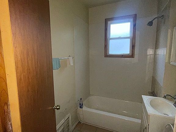 3rd image of 5619 S Hoyne Ave