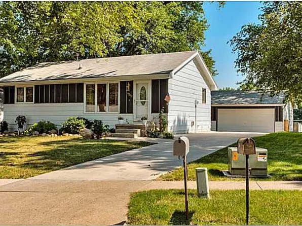 4207 Enden Ln, Des Moines, IA 50317
