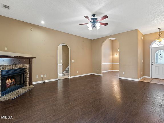 5th image of 102 Heritage Dr
