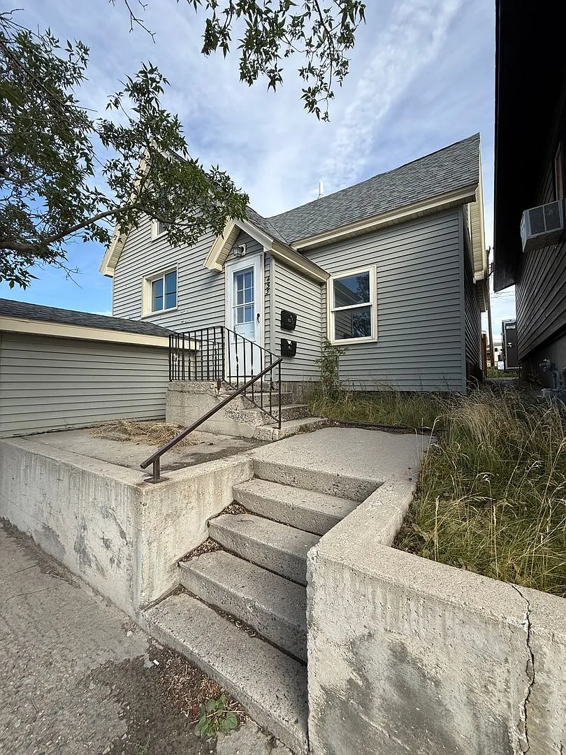 433 W Iron — Photo 1