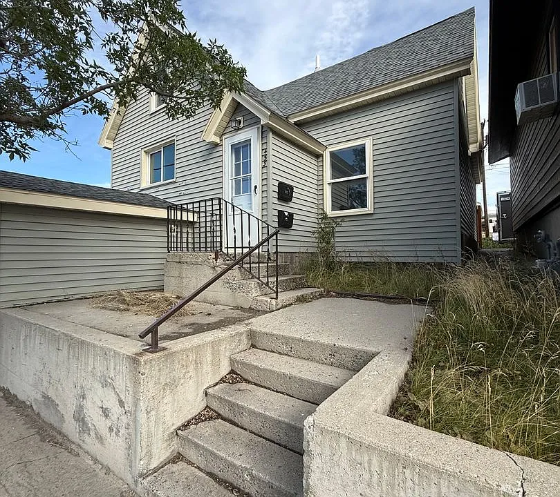 433 W Iron St