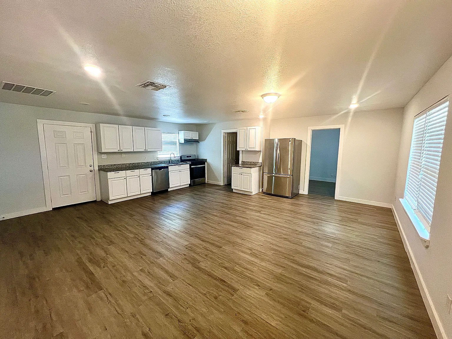 4 bed, 1326 sqft, $1,650 — Photo 3