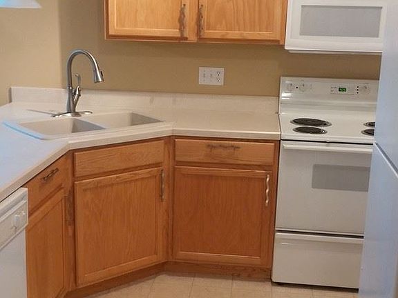 3rd image of 3955 Olympic Blvd #15-14
