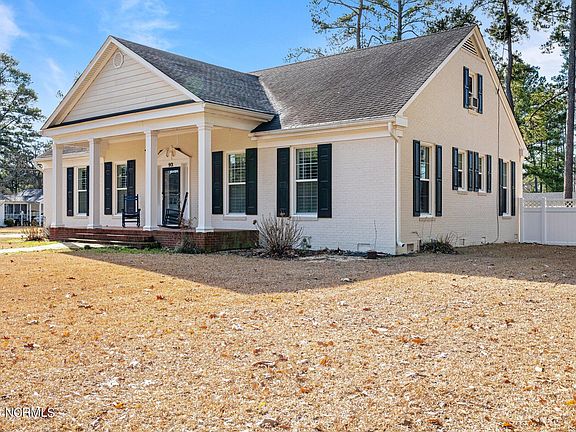 3rd image of 901 W Memorial Drive