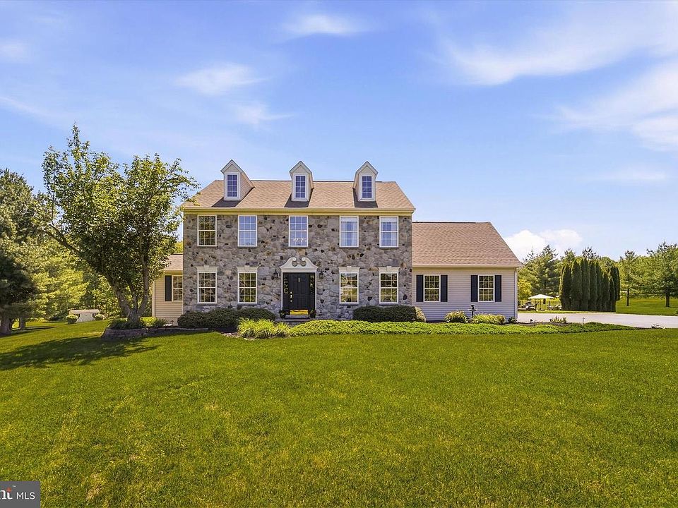 1st image of 205 Maplewood Dr