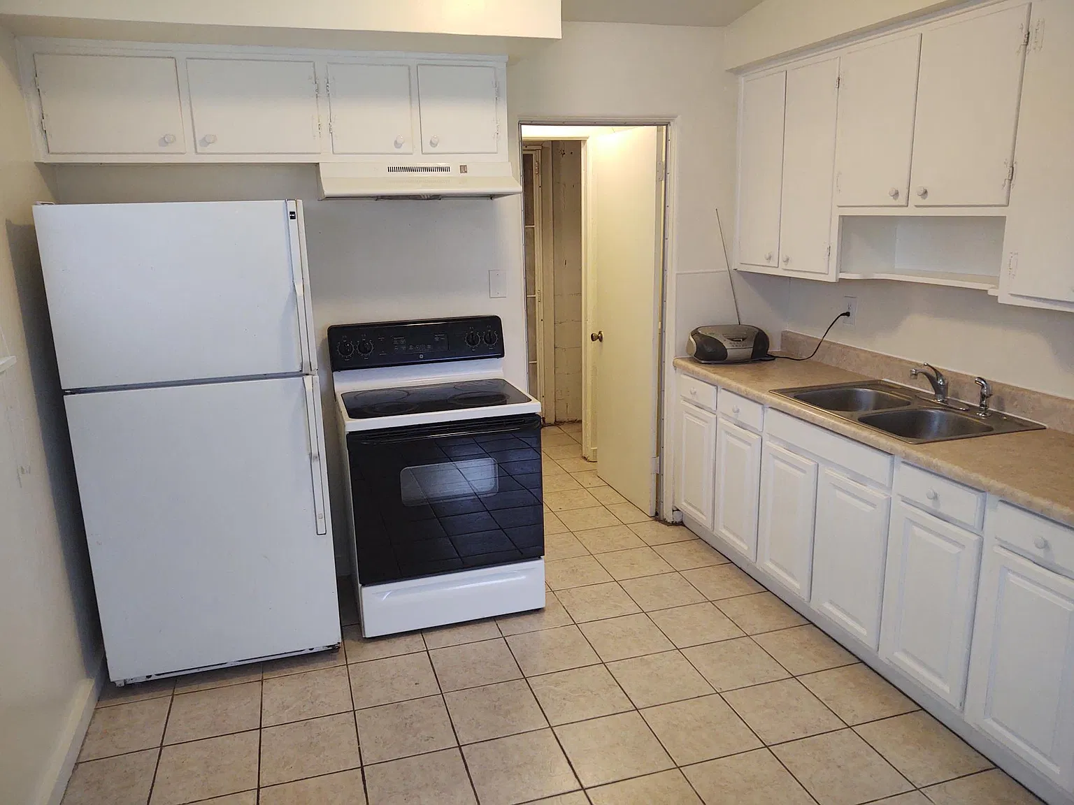 3 bed, 938 sqft, $1,100 — Photo 4