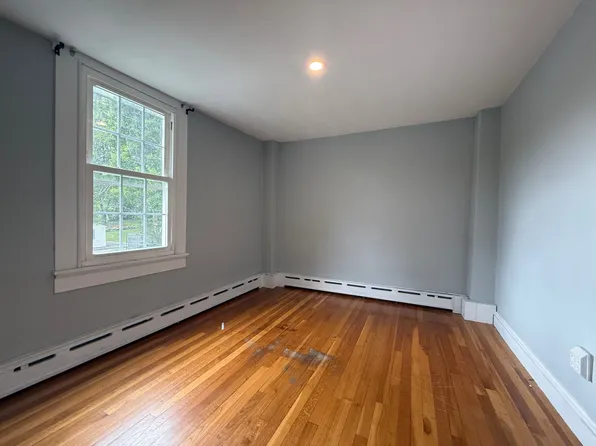 1173 Centerville Rd APT 2, Warwick, RI 02886