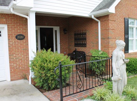 4th image of 20280 Millbrook Dr