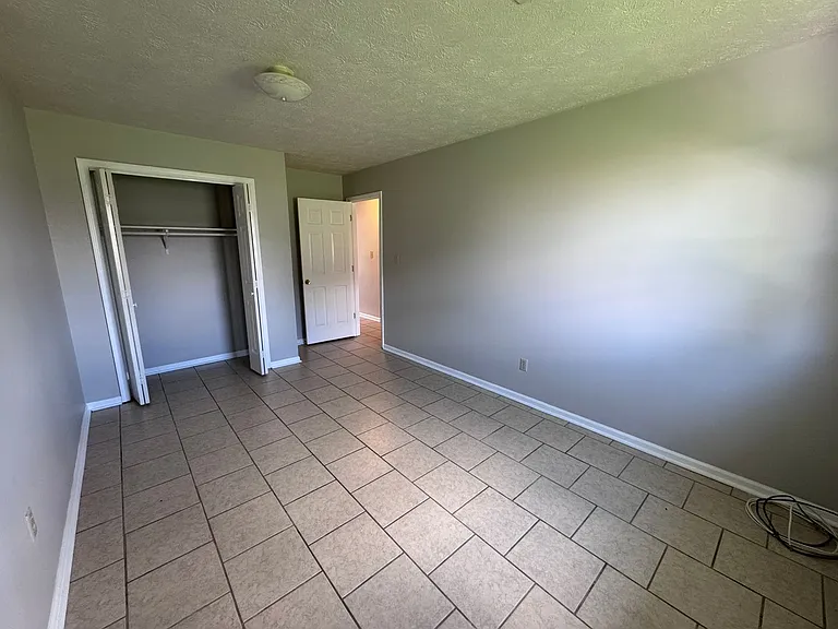 105 Grogan Cir — Photo 3