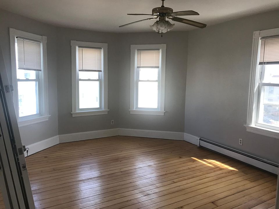 1st image of 146 Chapin Ave #3