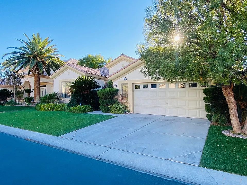231 Cliff Valley Dr
