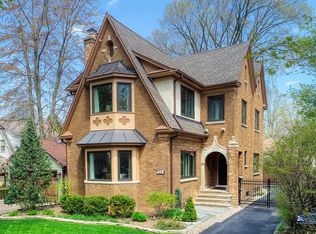 218 Dupee Pl, Wilmette, IL 60091