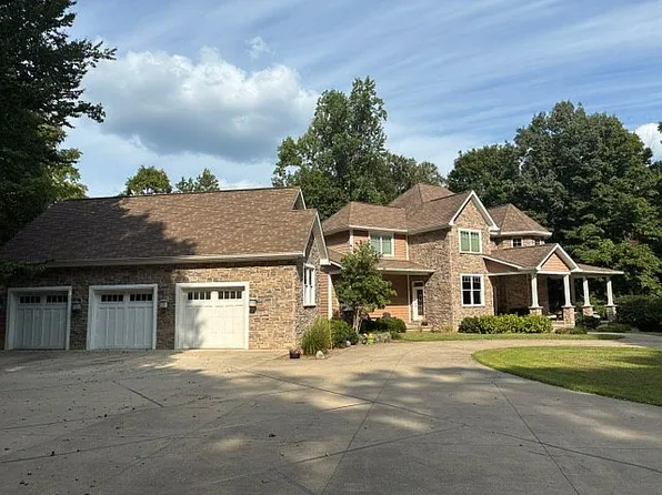 4077 Carriage Ln, Terre Haute, IN 47805