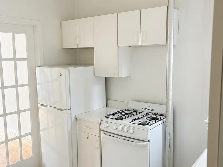349 E 51st St #5RE — Photo 4